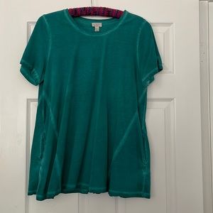 LOGO by Lori Goldstein size Large tshirt.